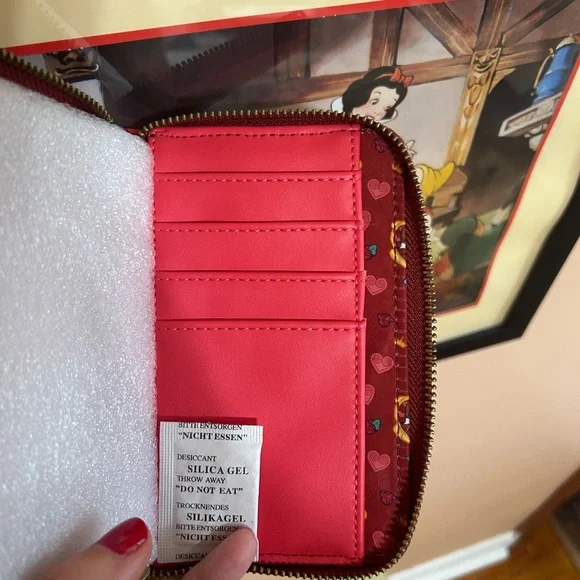Disney Loungefly Wallet with Snow White and Seven Dwarfs - Picture 4 of 5